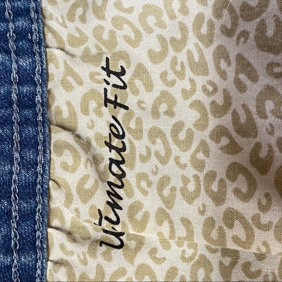 CHICOS PLATINUM DENIM ROLL CUFF ANKLE JEAN… - Picture 6 of 8